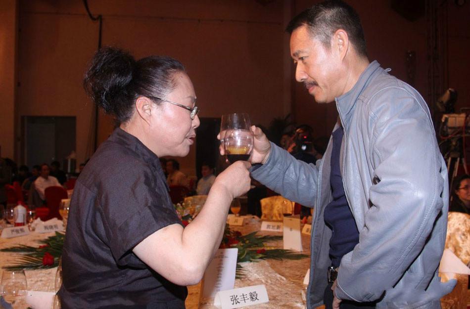 今夜有戏，友情、梦想与家的温馨故事最新章节列表